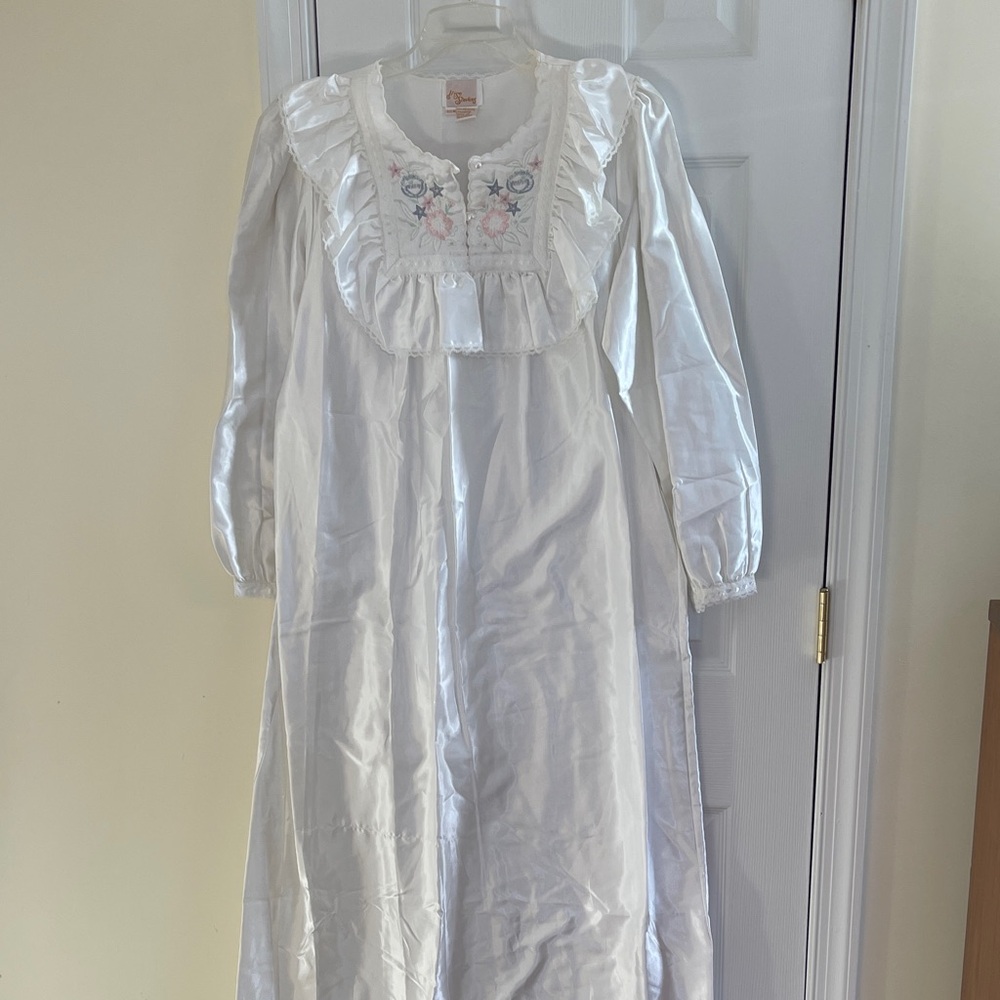 Rise Steven’s Women’s Size Nightgown with Embroidery